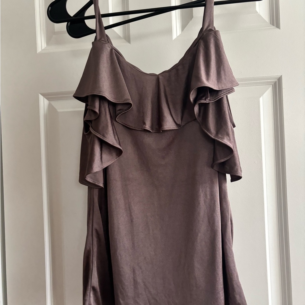 Ruffled Sleeveless Top in Mauve